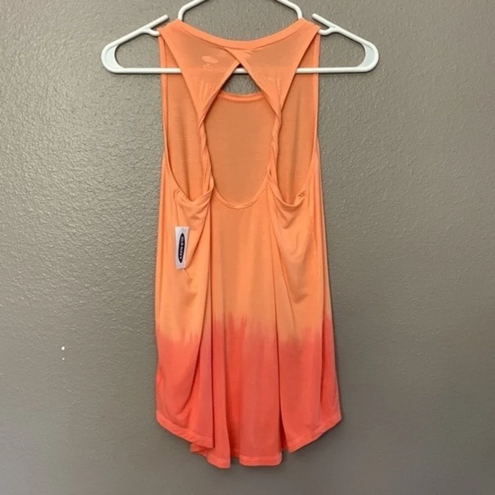 Old Navy Girl twist back keyhole tank top. Size XL. Color pink dip dye. NWT.